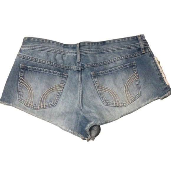 HOLLISTER Low Rise Crochet Jean Shorts - Picture 2 of 5